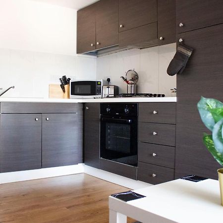 Town Centre Apartment With Free Parking 러프버러 외부 사진